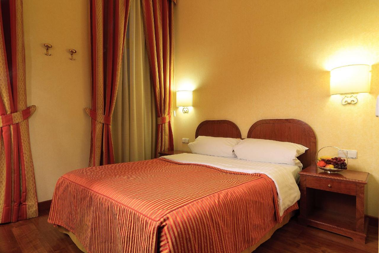 Hotel Kinsky Fountain Prague Bilik gambar